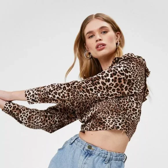 Nasty Gal Leopard Cropped Blouse - Picture 2 of 12